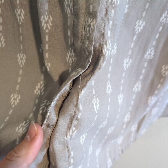 Torrid  Top Womens 1X Button Up Gray Blouse Roll Tab Sleeves READ DESCRIPTION - Picture 5 of 8